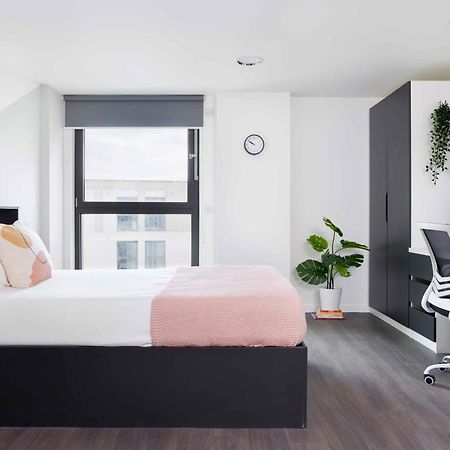 Joivy Trendy Aparthotel Units In Westfield-Adults Only 에든버러 외부 사진